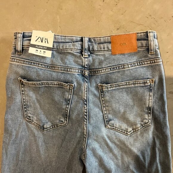 NWT Zara Light Wash Flare Fit Jeans Size 6 - Picture 3 of 5